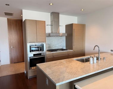 2900 Mckinnon Street - Photo Thumbnail 3