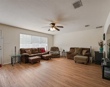 7408 Lazy Spur Boulevard - Photo Thumbnail 3