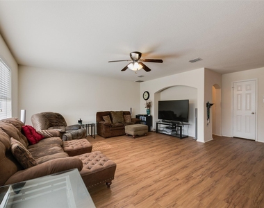 7408 Lazy Spur Boulevard - Photo Thumbnail 2