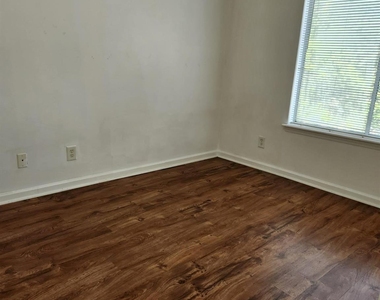 9523 University Terrace Drive - Photo Thumbnail 10