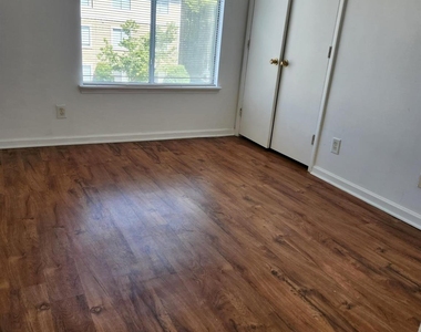 9523 University Terrace Drive - Photo Thumbnail 6