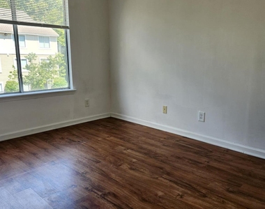 9523 University Terrace Drive - Photo Thumbnail 9