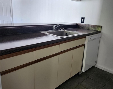 9523 University Terrace Drive - Photo Thumbnail 3