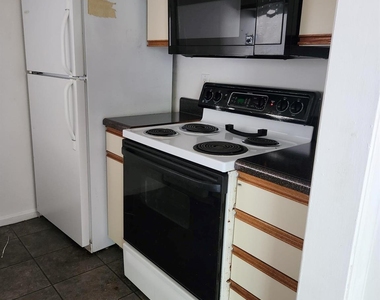 9523 University Terrace Drive - Photo Thumbnail 4