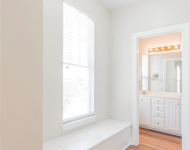 6716 Mallard Park Drive - Photo Thumbnail 12