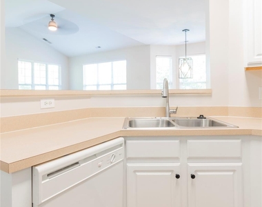 6716 Mallard Park Drive - Photo Thumbnail 7