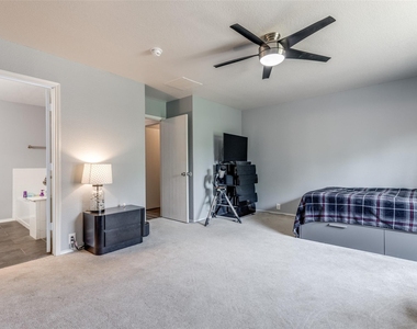 2402 Pheasant Run - Photo Thumbnail 16