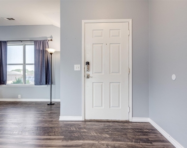 2402 Pheasant Run - Photo Thumbnail 2