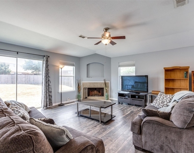 2402 Pheasant Run - Photo Thumbnail 6