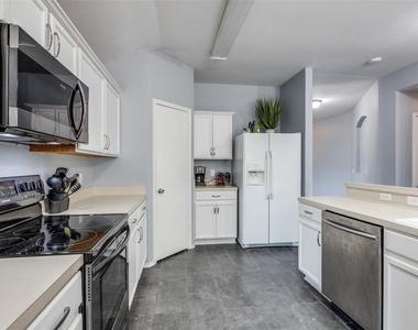 2402 Pheasant Run - Photo Thumbnail 9