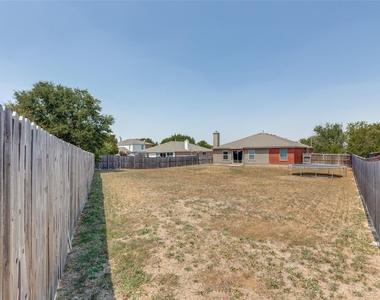 2402 Pheasant Run - Photo Thumbnail 23