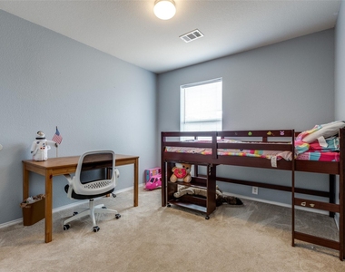2402 Pheasant Run - Photo Thumbnail 20