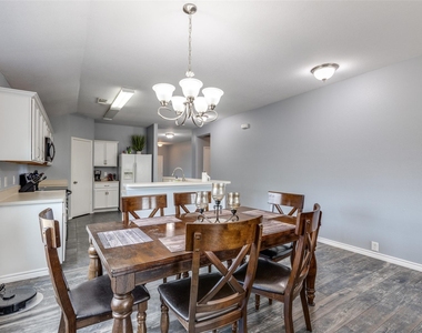 2402 Pheasant Run - Photo Thumbnail 14