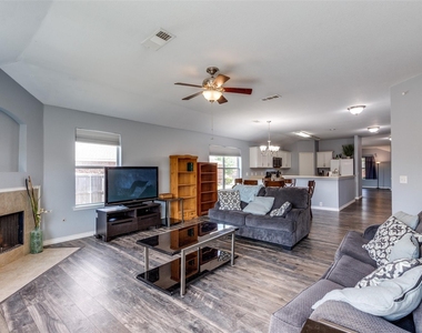 2402 Pheasant Run - Photo Thumbnail 8