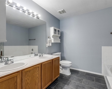 2402 Pheasant Run - Photo Thumbnail 17