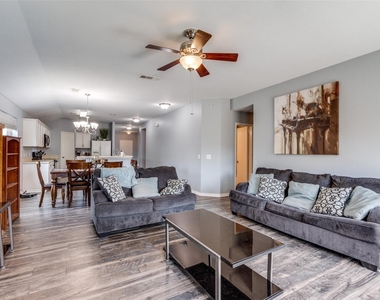 2402 Pheasant Run - Photo Thumbnail 7