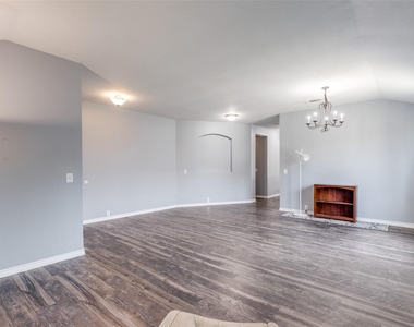 2402 Pheasant Run - Photo Thumbnail 5
