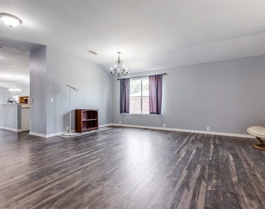 2402 Pheasant Run - Photo Thumbnail 3