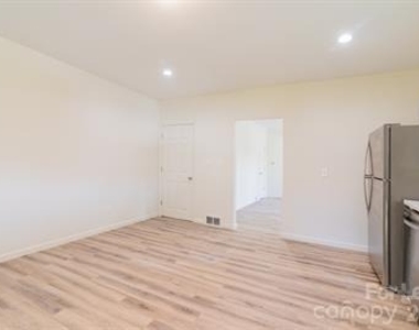 506 E Marion Street - Photo Thumbnail 8