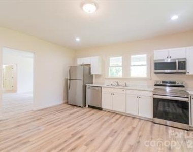 506 E Marion Street - Photo Thumbnail 7