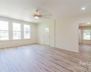 506 E Marion Street - Photo Thumbnail 2