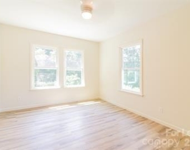 506 E Marion Street - Photo Thumbnail 16