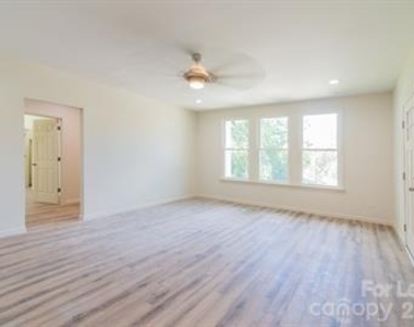 506 E Marion Street - Photo Thumbnail 1