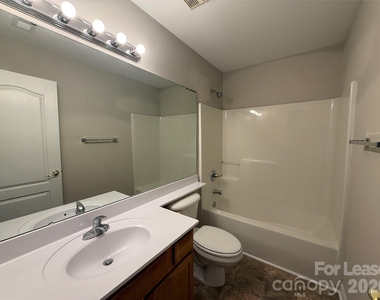 7333 Michaels Landing Drive - Photo Thumbnail 9
