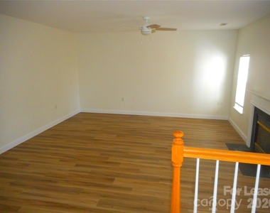 19243 Kanawha Drive - Photo Thumbnail 15