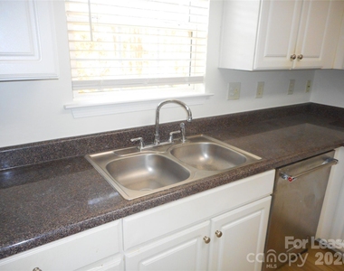 19243 Kanawha Drive - Photo Thumbnail 13