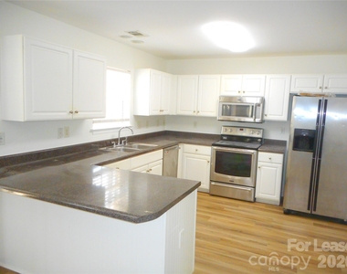 19243 Kanawha Drive - Photo Thumbnail 14