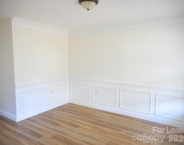 19243 Kanawha Drive - Photo Thumbnail 11