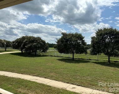 2417 Lynwood Drive - Photo Thumbnail 10