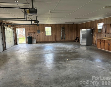 2417 Lynwood Drive - Photo Thumbnail 32
