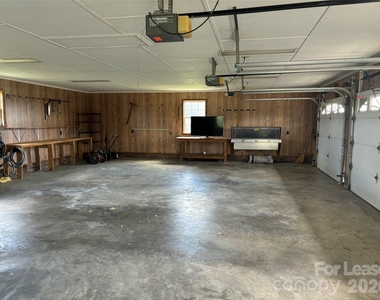 2417 Lynwood Drive - Photo Thumbnail 33