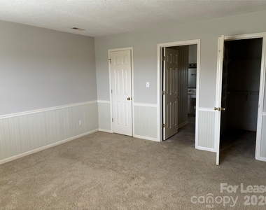 2417 Lynwood Drive - Photo Thumbnail 14