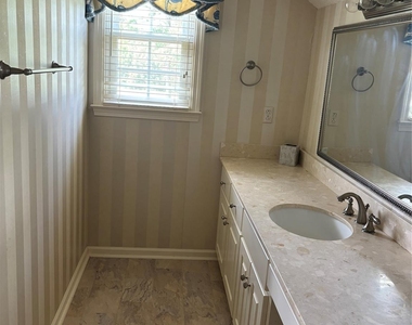 2417 Lynwood Drive - Photo Thumbnail 11