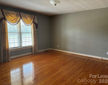2417 Lynwood Drive - Photo Thumbnail 23