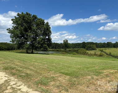 2417 Lynwood Drive - Photo Thumbnail 7