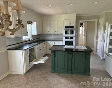2417 Lynwood Drive - Photo Thumbnail 12