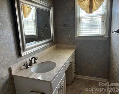 2417 Lynwood Drive - Photo Thumbnail 16