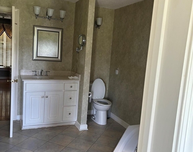 2417 Lynwood Drive - Photo Thumbnail 26