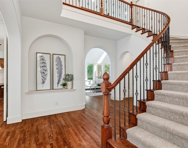 846 Deerfield Road - Photo Thumbnail 4