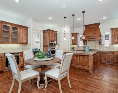 846 Deerfield Road - Photo Thumbnail 12