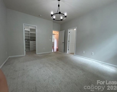 8245 Viewpoint Lane - Photo Thumbnail 15