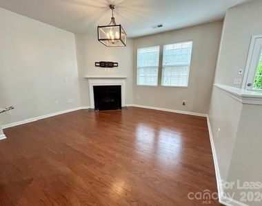 8245 Viewpoint Lane - Photo Thumbnail 4