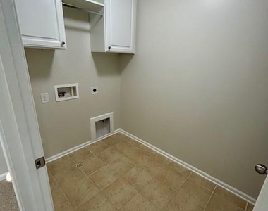 8245 Viewpoint Lane - Photo Thumbnail 23