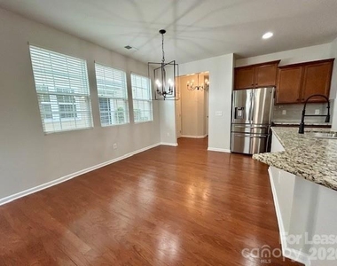 8245 Viewpoint Lane - Photo Thumbnail 11