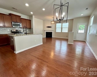 8245 Viewpoint Lane - Photo Thumbnail 10