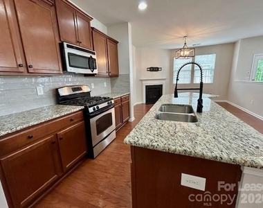 8245 Viewpoint Lane - Photo Thumbnail 8